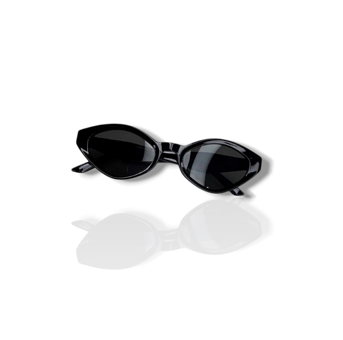 Lunettes Unisexe Noir UV400 – Forme Cat Eye Aiguisée