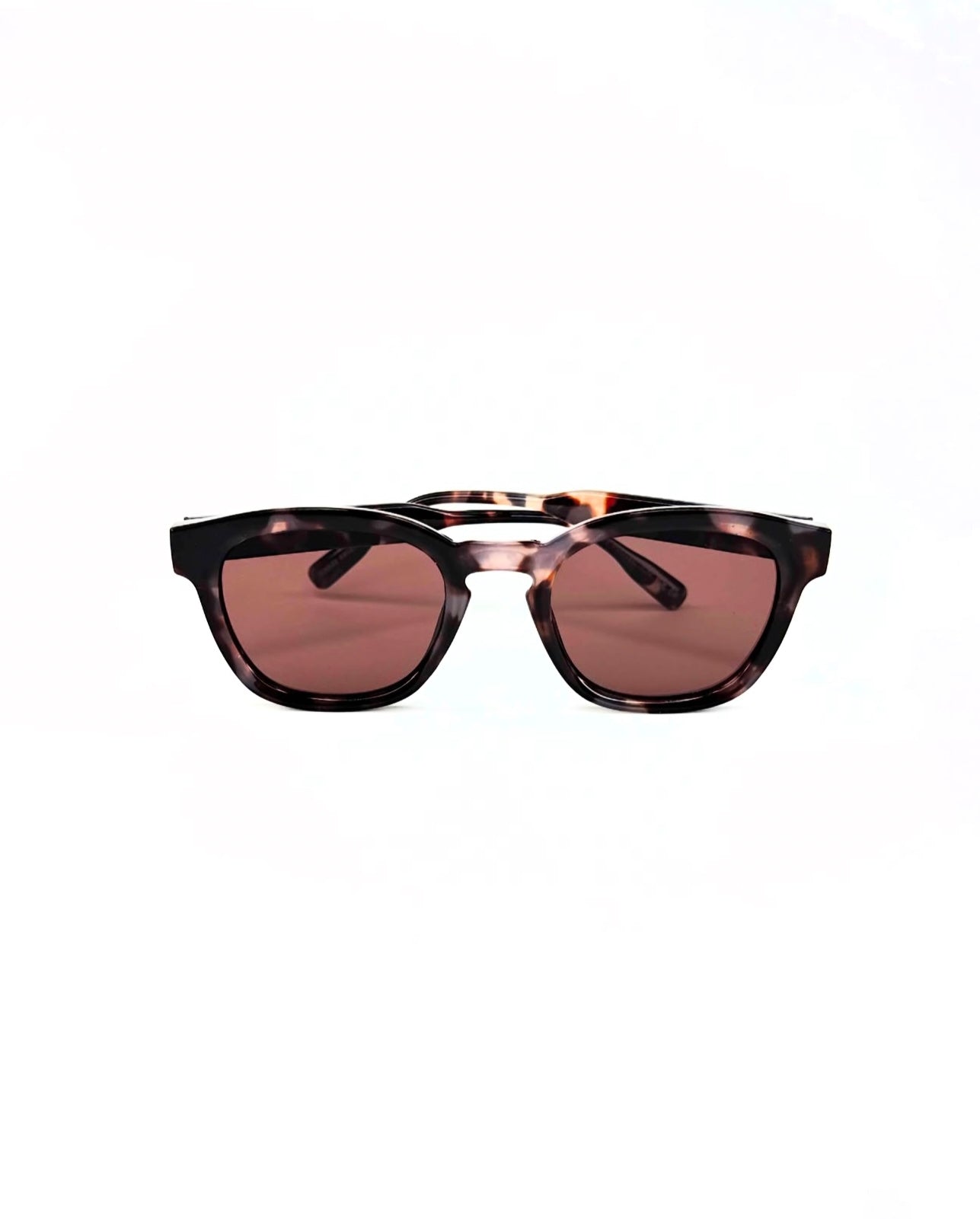 Collection Signature – Lunettes de Soleil au Design Intemporel