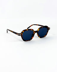 Collection “Éclat Urbain” – Lunettes de Soleil Carrées Vintage