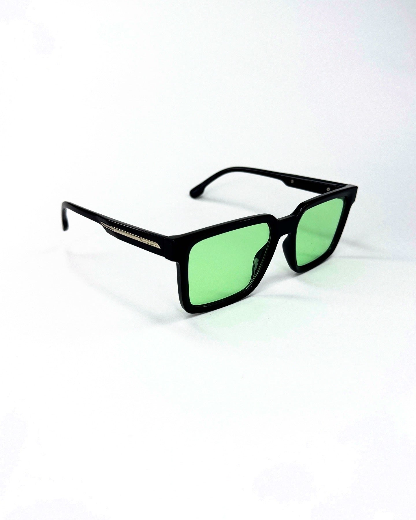 Lunettes Solaires Carrées – Style Moderne et Verres Colorés”