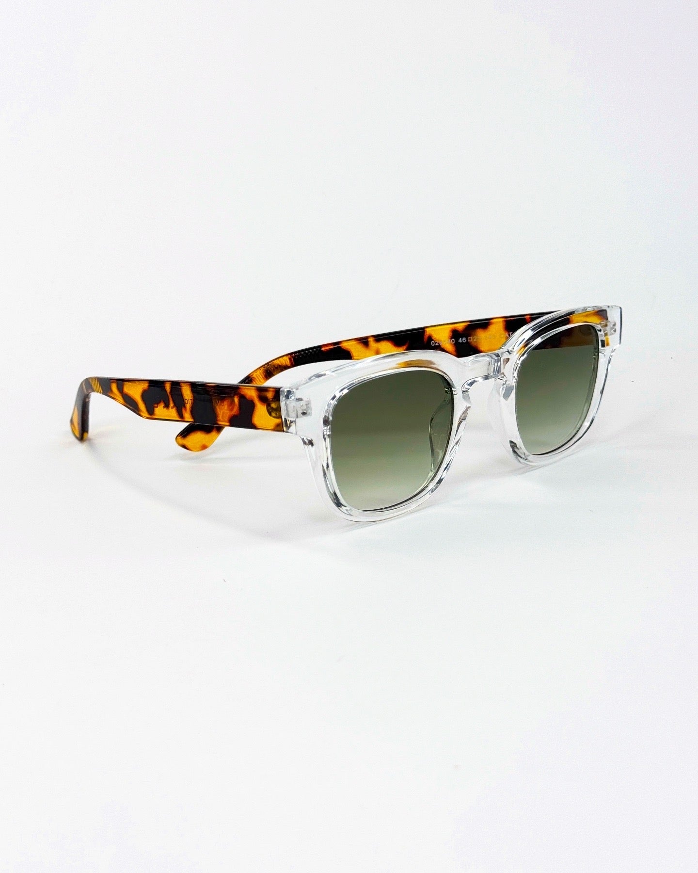 Lunettes de soleil tendance au style rétro avec verres teintés