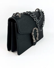 Sac à bandoulière noir en cuir grainé avec fermoir tête de tigre et chaîne argentée
