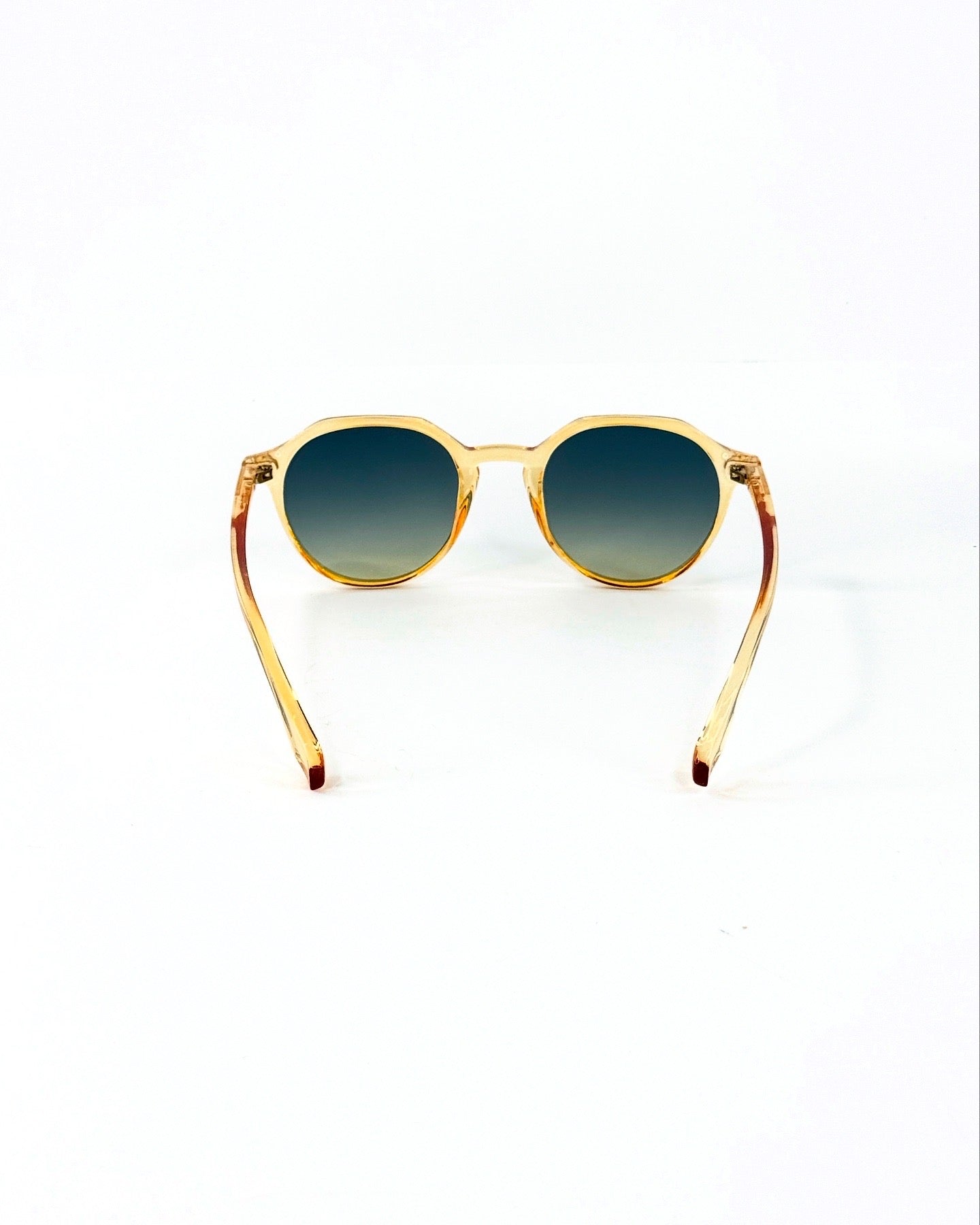Collection Solaires Iconiques – Style et Protection au Quotidien