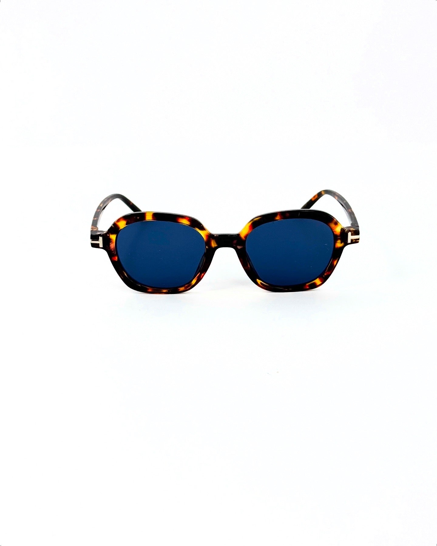Collection “Éclat Urbain” – Lunettes de Soleil Carrées Vintage