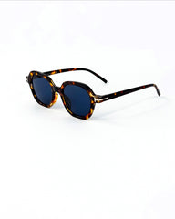 Collection “Éclat Urbain” – Lunettes de Soleil Carrées Vintage
