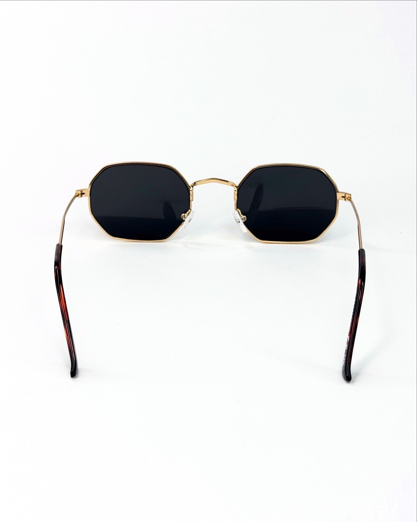 Lunettes de soleil octogonales à monture dorée – Élégance géométrique