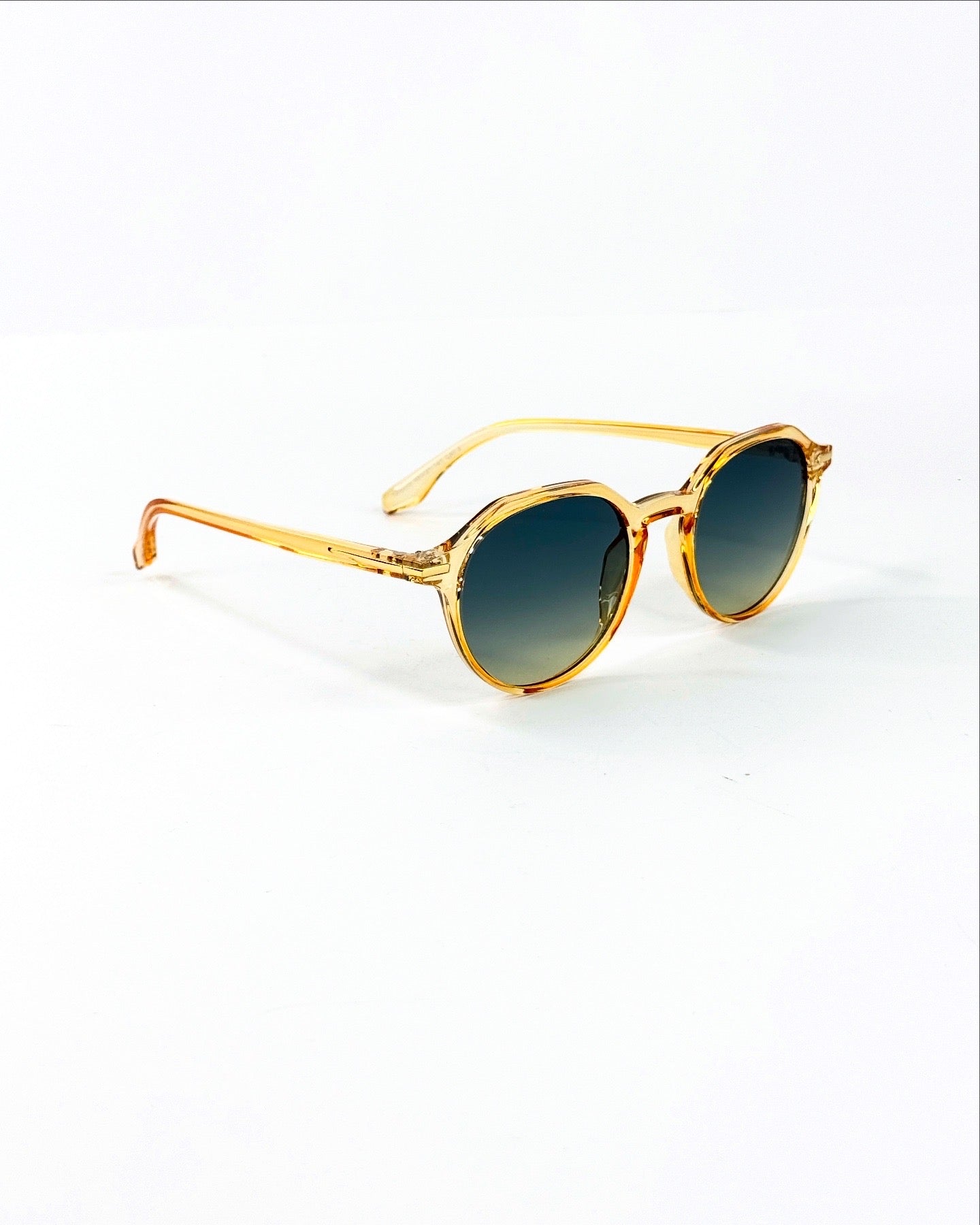Collection Solaires Iconiques – Style et Protection au Quotidien