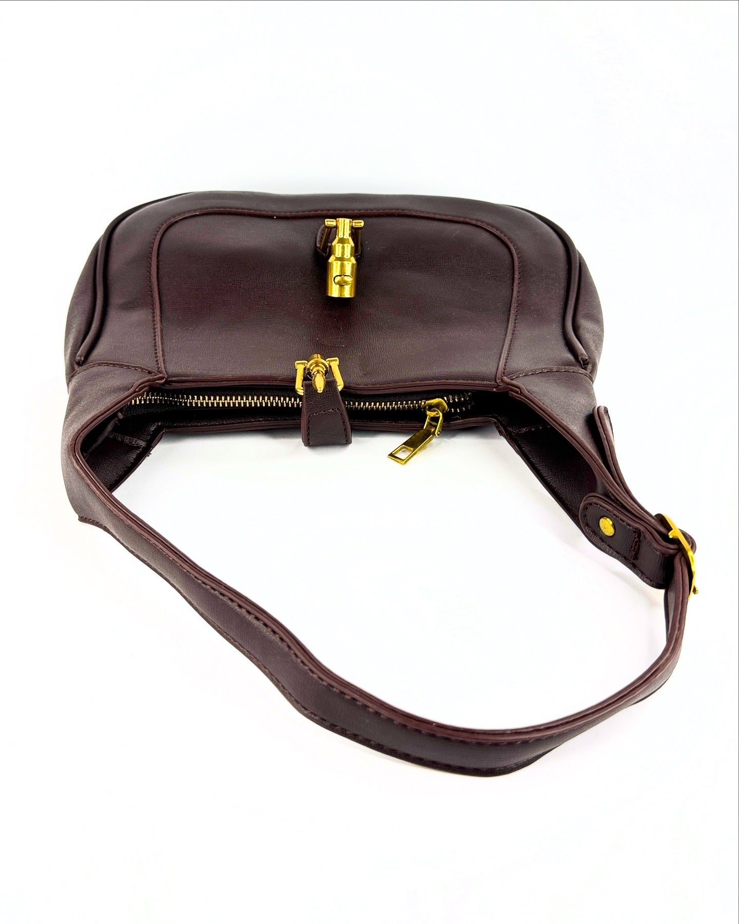 Sac à main en cuir avec garniture dorée – Disponible en noir, vert et bordeaux