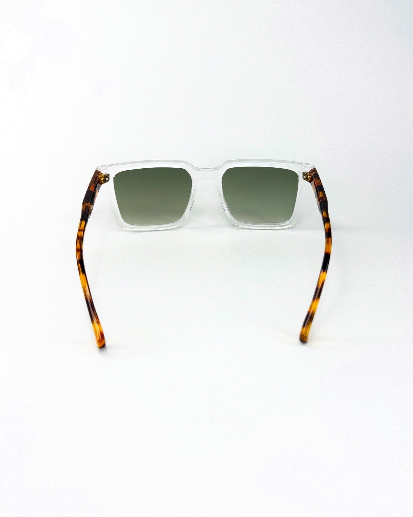 Lunettes Solaires Carrées – Style Moderne et Verres Colorés”