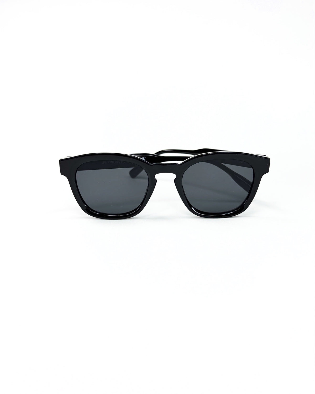 Collection Signature – Lunettes de Soleil au Design Intemporel