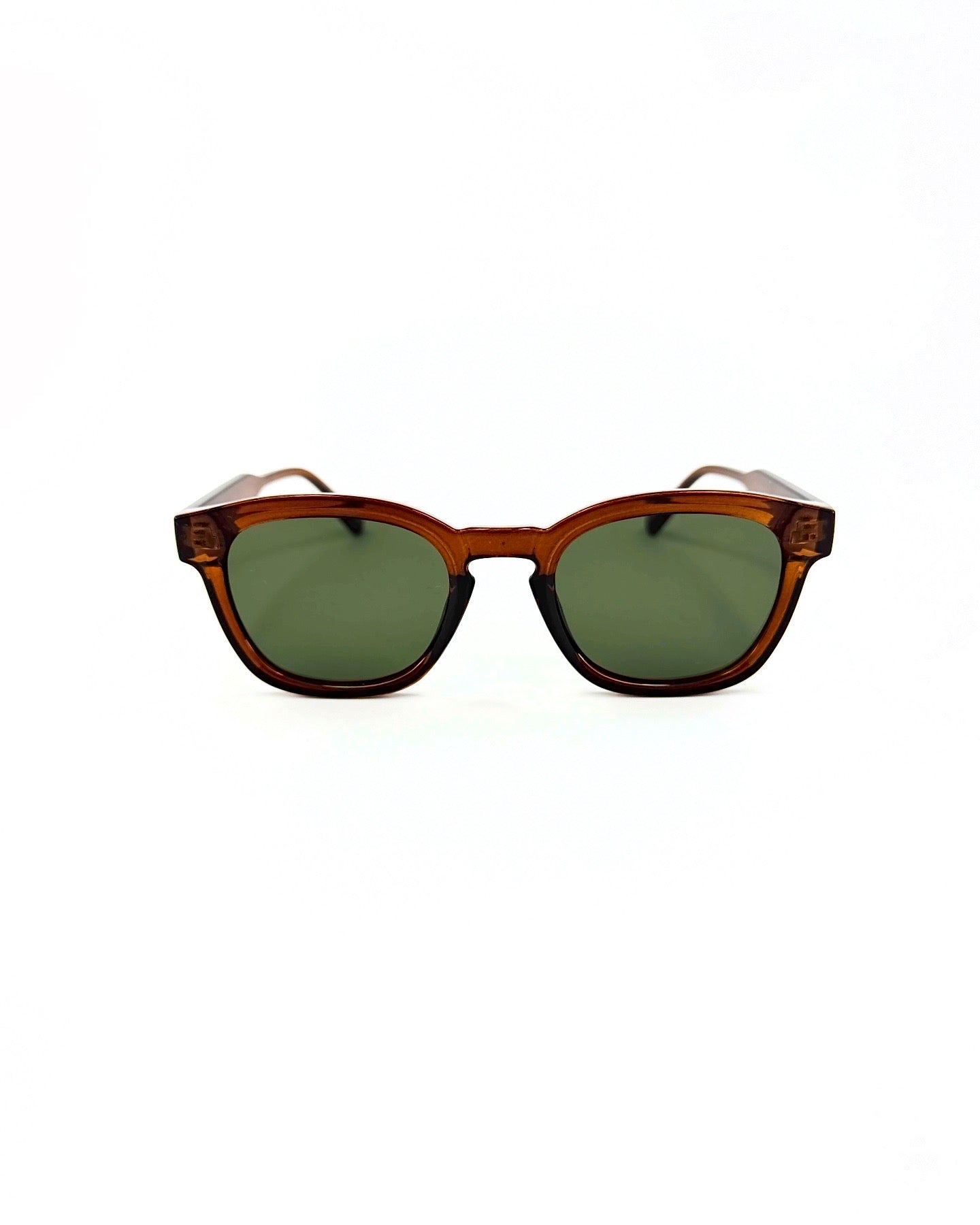 Collection Signature – Lunettes de Soleil au Design Intemporel