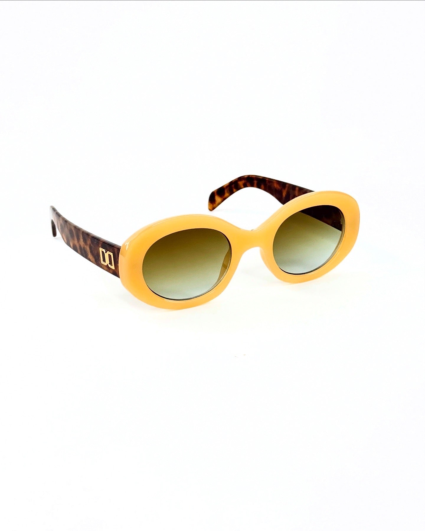Lunettes Ovales Rétro – Style et Couleur au Quotidien