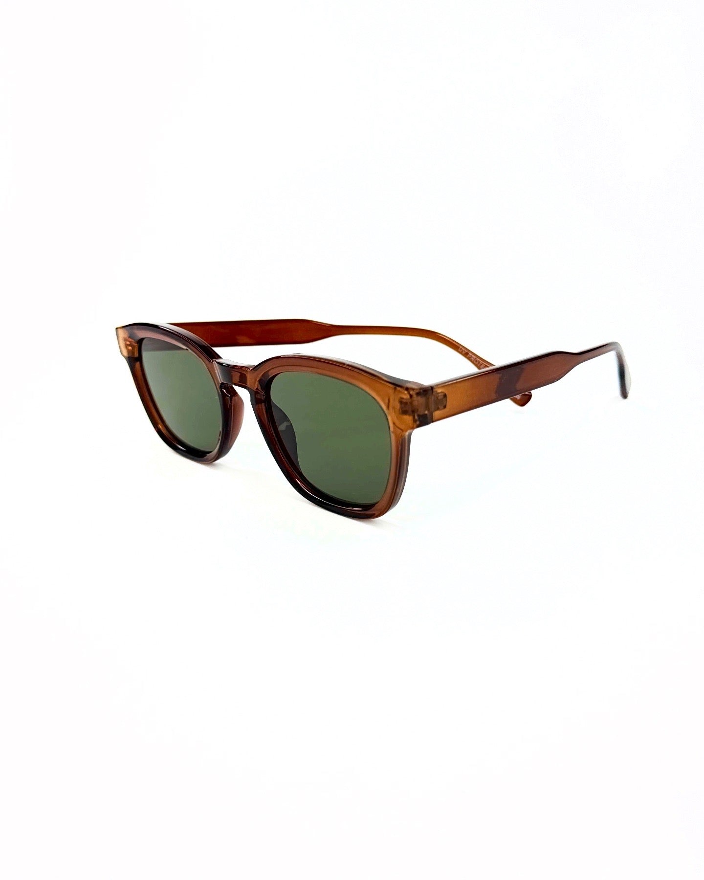 Collection Signature – Lunettes de Soleil au Design Intemporel
