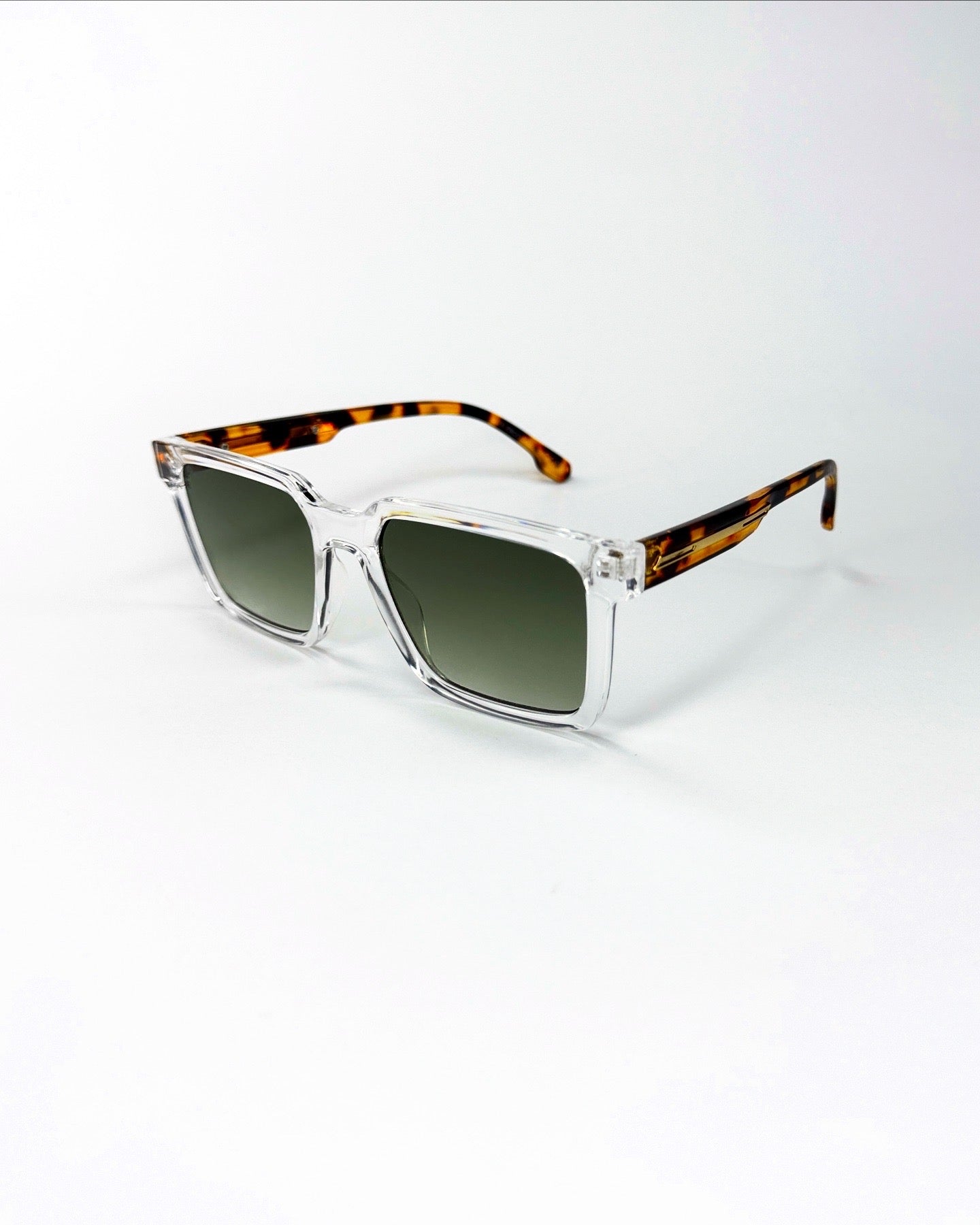 Lunettes Solaires Carrées – Style Moderne et Verres Colorés”
