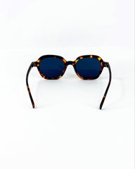 Collection “Éclat Urbain” – Lunettes de Soleil Carrées Vintage