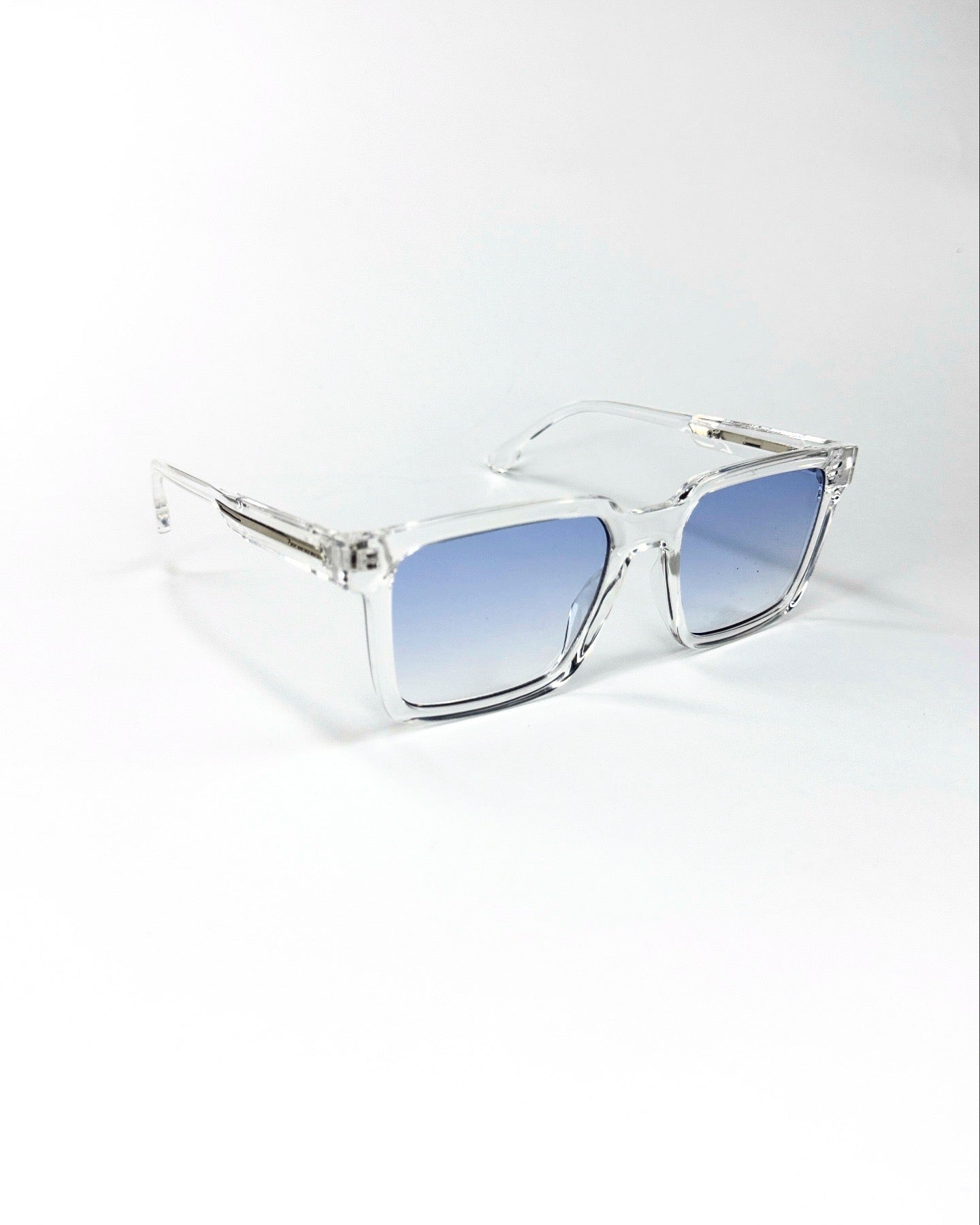 Lunettes Solaires Carrées – Style Moderne et Verres Colorés”
