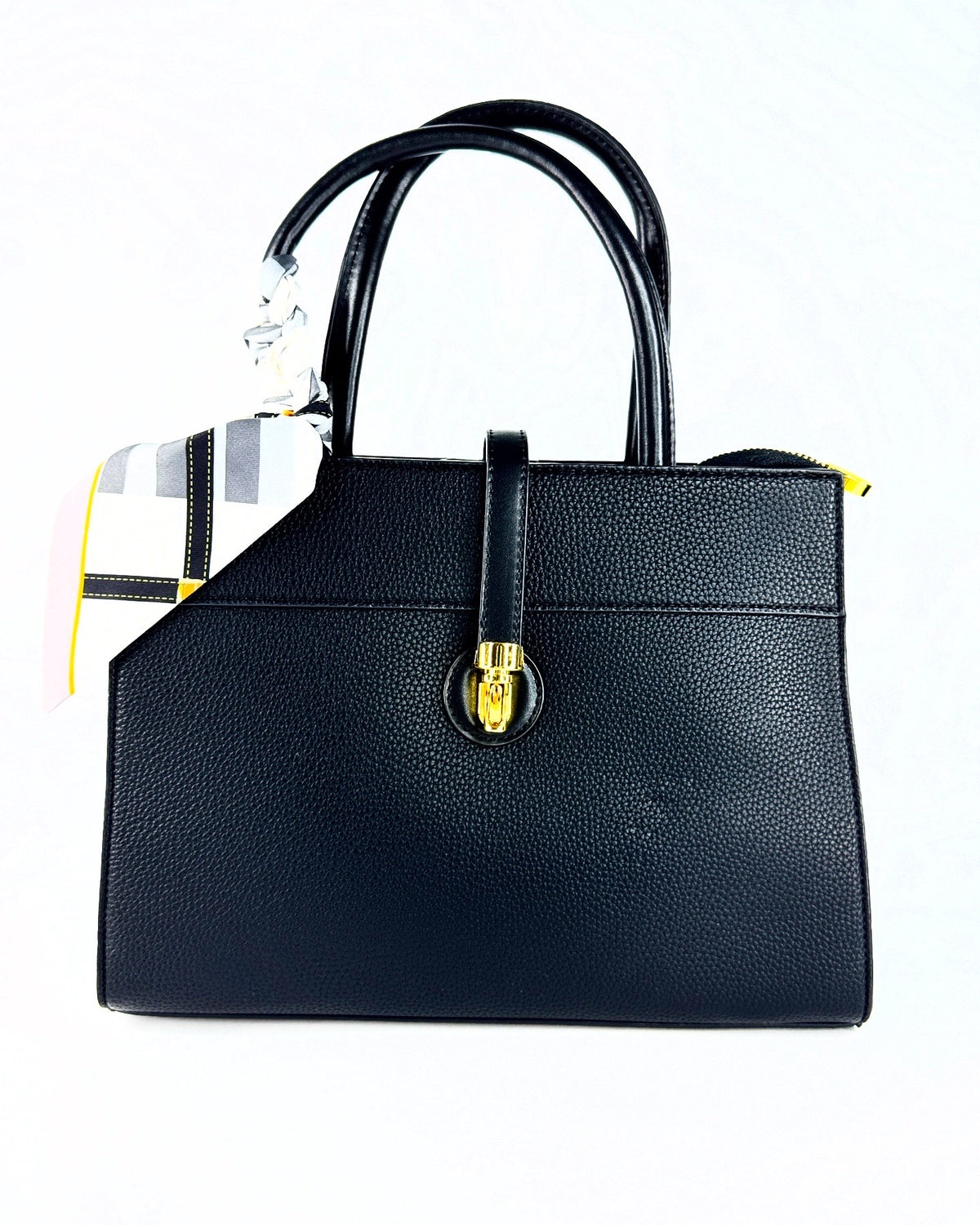 Sac à main en cuir grainé noir avec logo doré et chaîne élégante