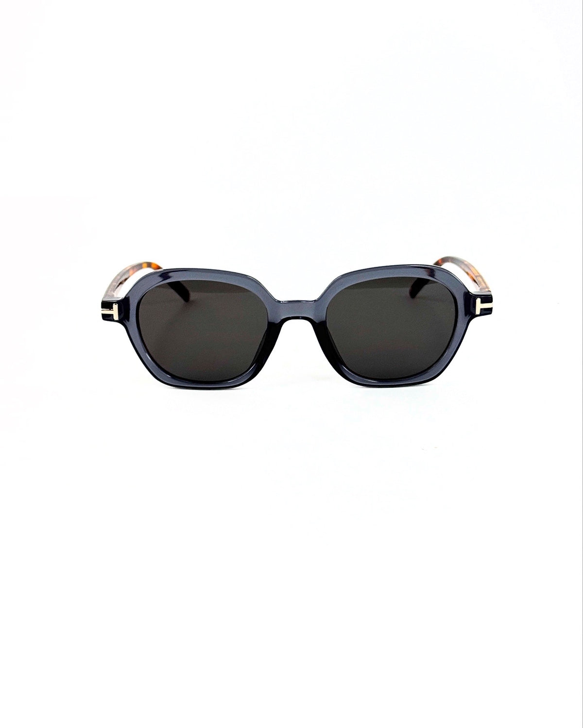 Collection “Éclat Urbain” – Lunettes de Soleil Carrées Vintage